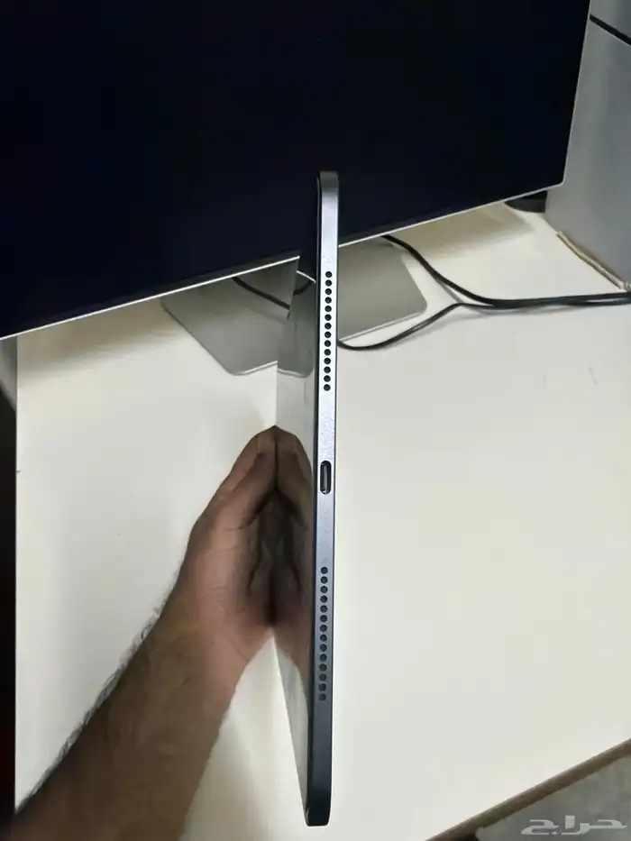 ايباد برو m4 11 انش مع ماجيك كيبورد 2