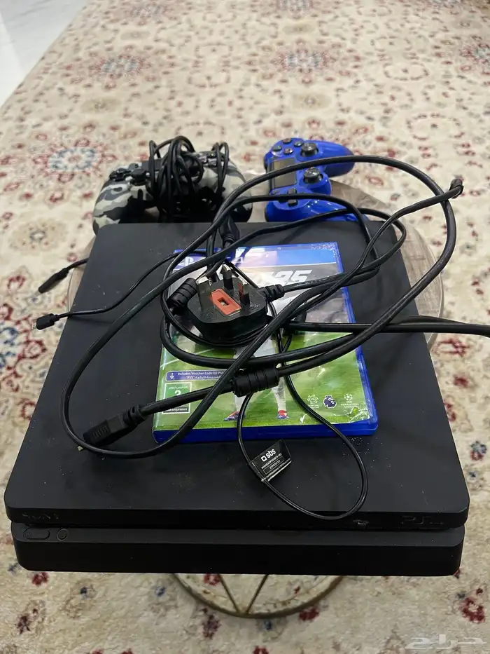 سوني فور مع يد ويد اخرى احترافيه وشريط فيفا 25 0