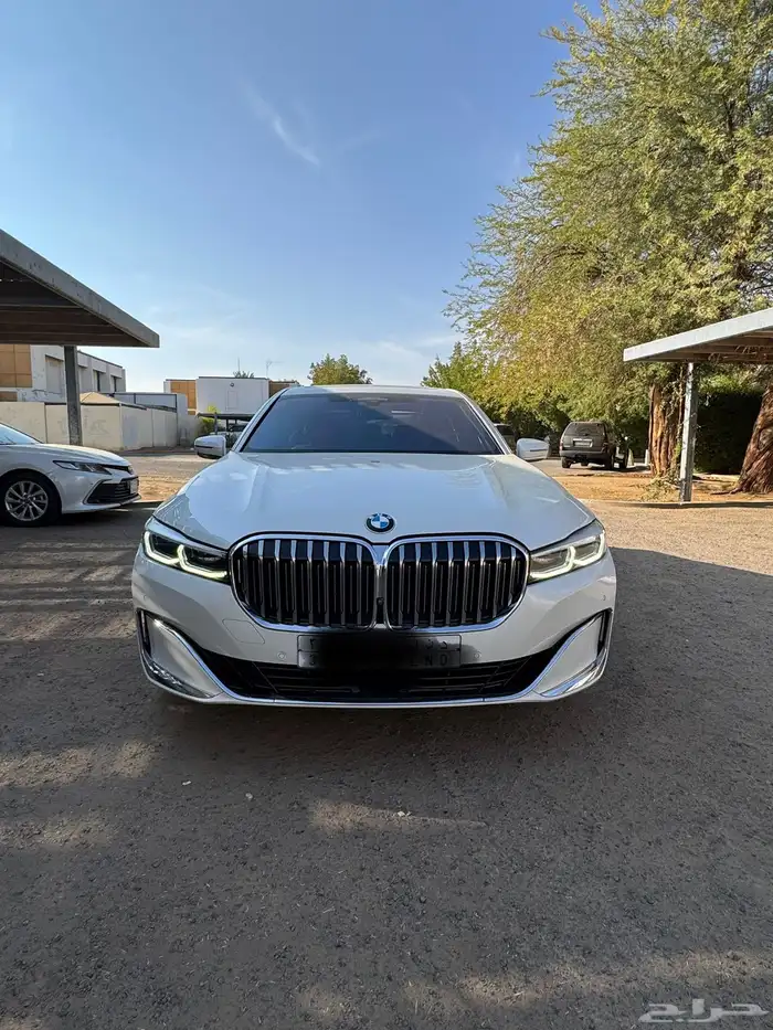 بي ام دبليو 2020 فئة 750 Li 13