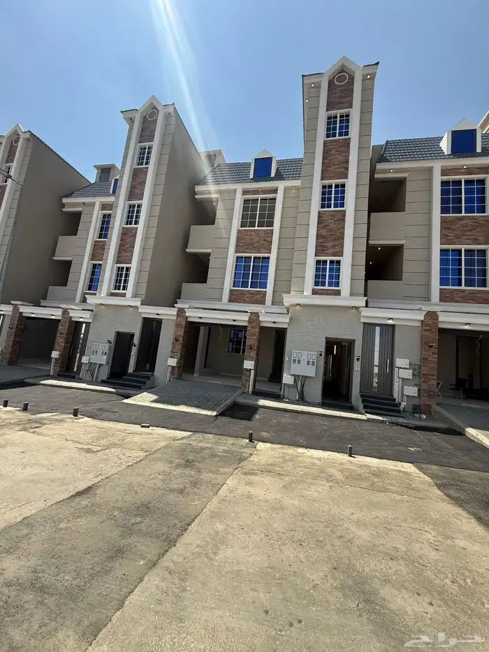 للبيع أرضي بحوش وشقق علويه بسطح خاص التحليه خميس مشيط 1