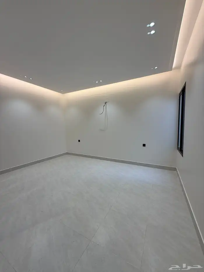 للبيع ارواف علويه وشقق ارضيه ببايكة سيارة ف احد رفيده 17