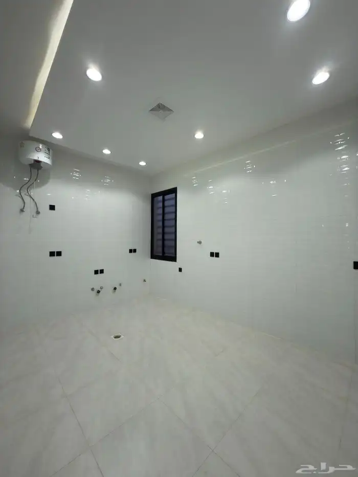 للبيع شقة ببلكونة ودرج داخلي للسطح قرب منتزه المطآر بأبها 12