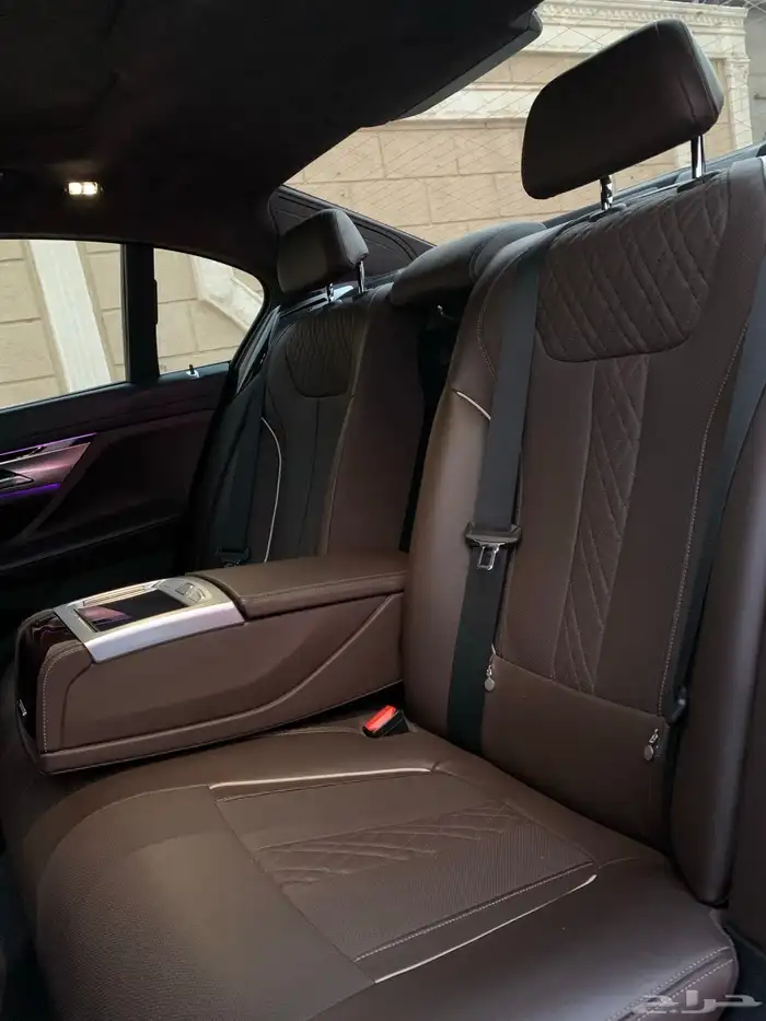 بي ام 740Li 2016 32