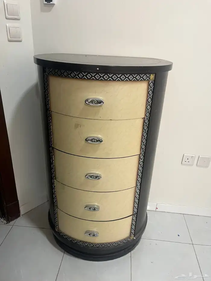 للبيع العاجل دولاب وشيفونيره ومرتبة طبية 4