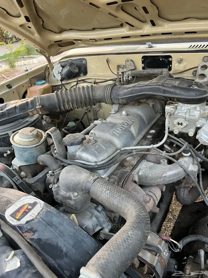 لاندكروزر صالون 1984 شبة مخزن 14