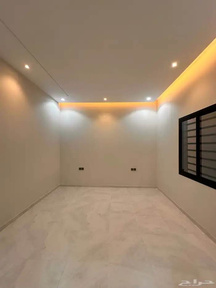 للبيع شقه ارضيه مدخل مستقل قريبه من دوار المنسك 16