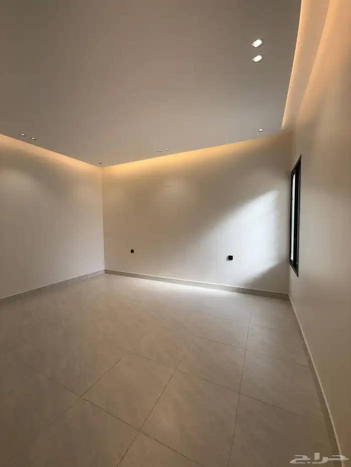 للبيع ارواف علويه وشقق ارضيه ببايكة سيارة ف احد رفيده 35