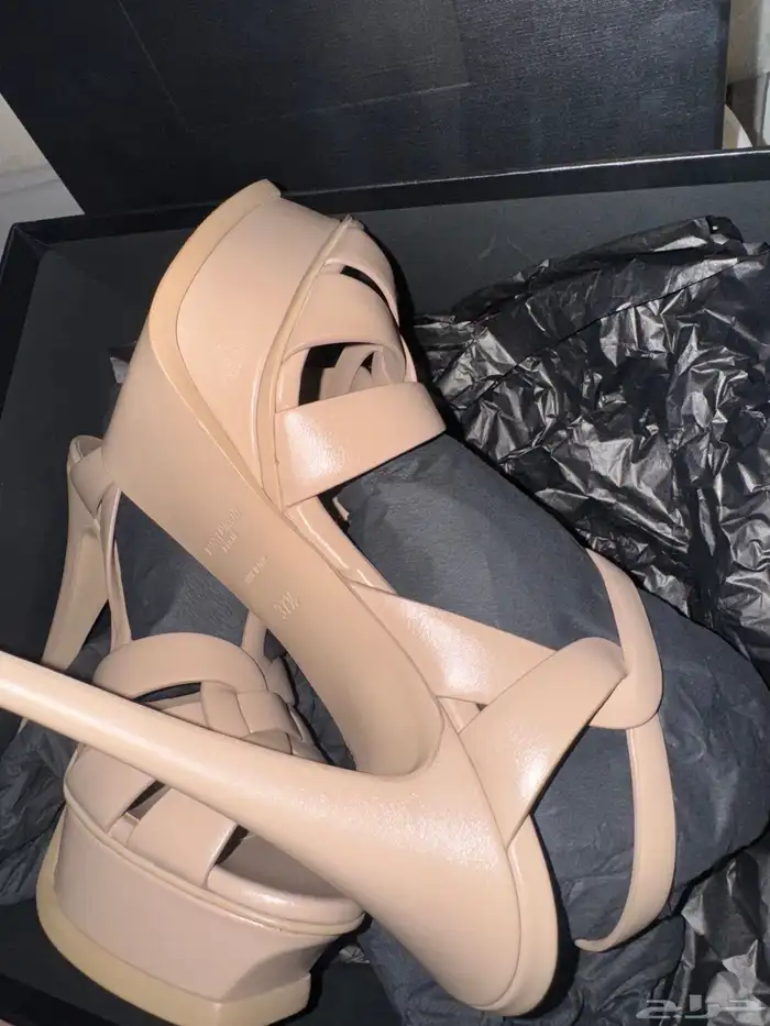 كعب سان لوران لون بيج جديد غير مستعمل 1