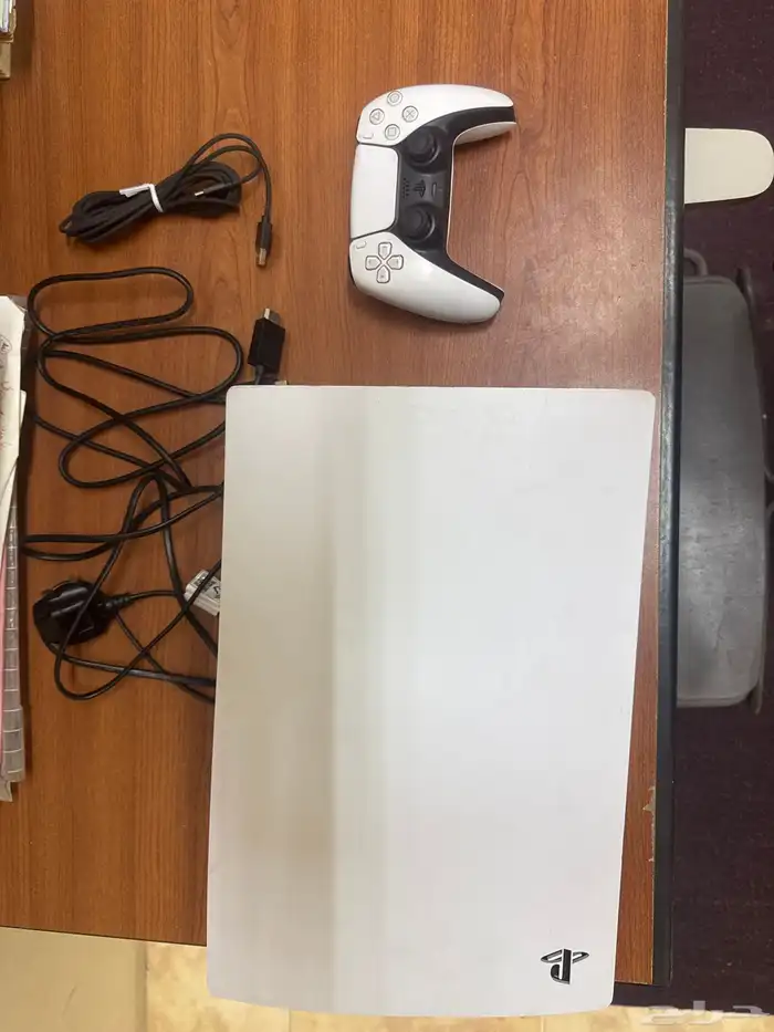 بلايستيشن 5 (نسخة الديسك) للبيع مستعجل 0