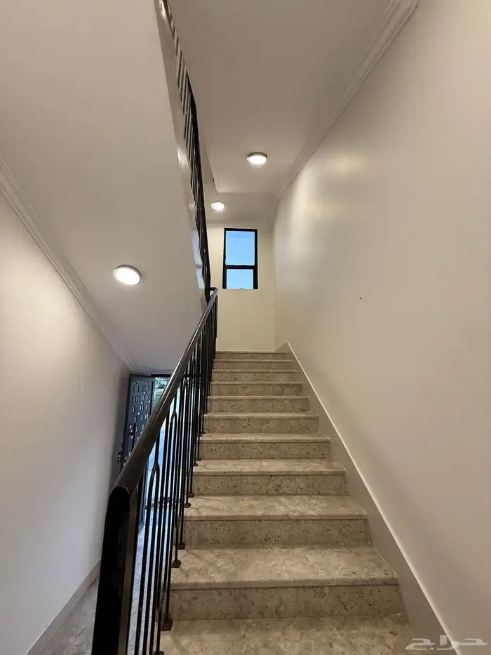 للبيع شقق علويه بملحق وشقق ارضيه بمداخل مستقله ف حي حسام 3