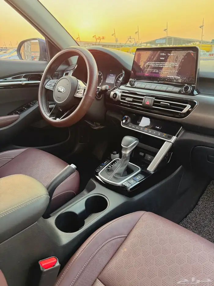 كيا سيلتوس 2020 فل كامل من الداخل احمر بحالة الوكاله للبيع 8