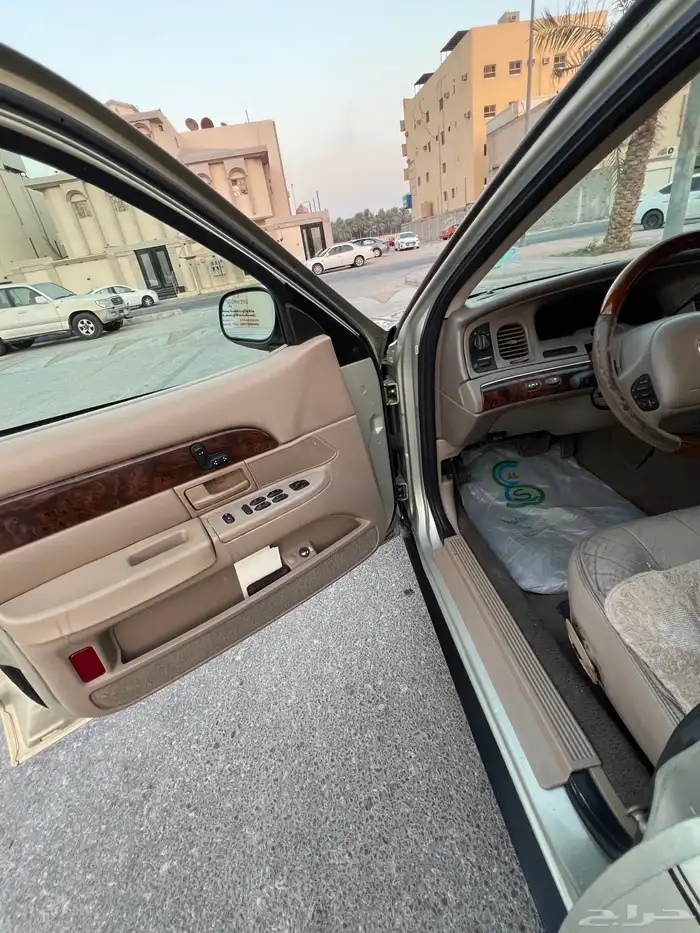 فورد قراند ماركيز لمتد 12