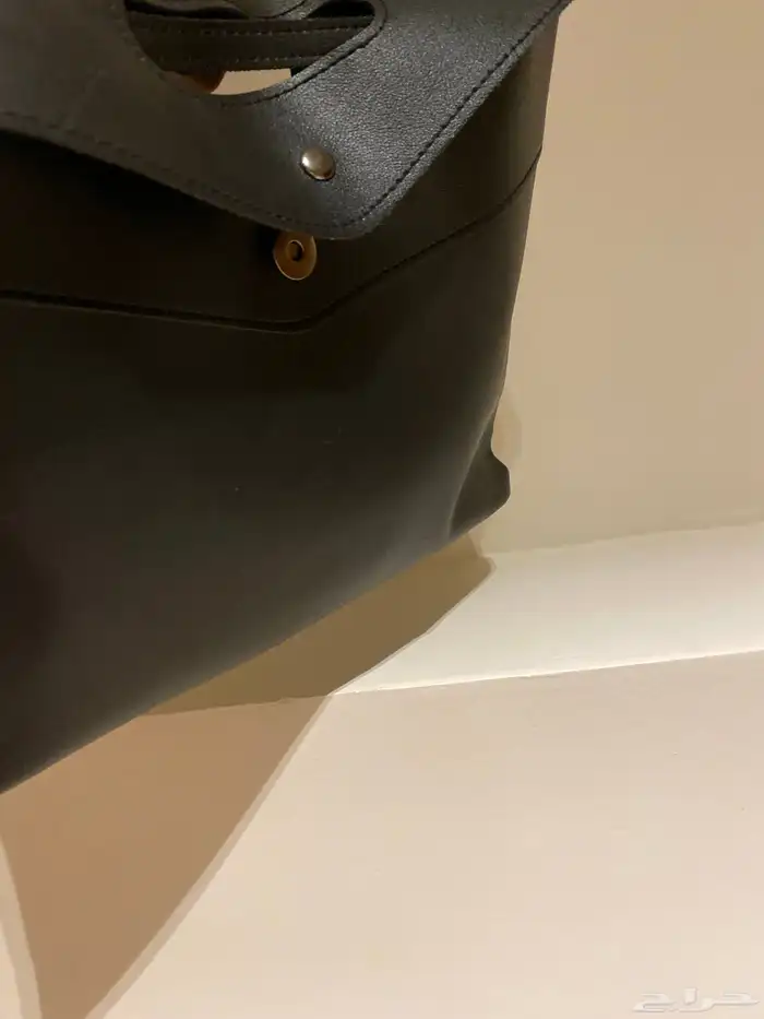 شنطه نسائي جلد اسود 0