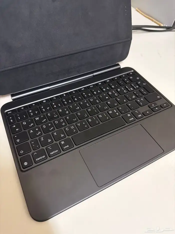 ايباد برو m4 11 انش مع ماجيك كيبورد 7