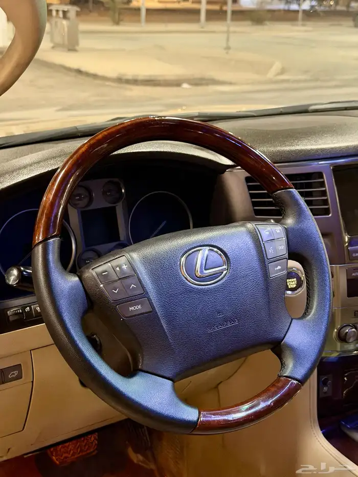 جيب لكزس LX570 فل كامل DD موديل 2010 نضيف 12