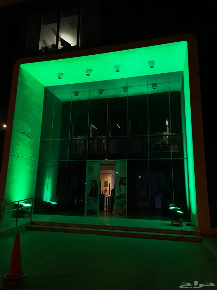 شاشات عملاقه مسارح اضاءات جميع الصوتيات 5