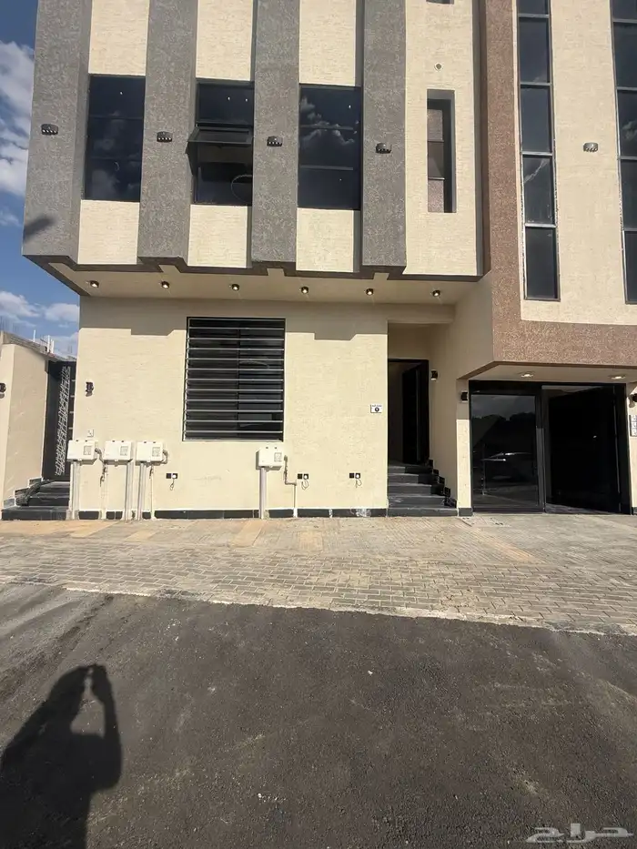 للبيع شقه ارضيه تشطيب فندقي ف ابها البديع ب 500 الف 2