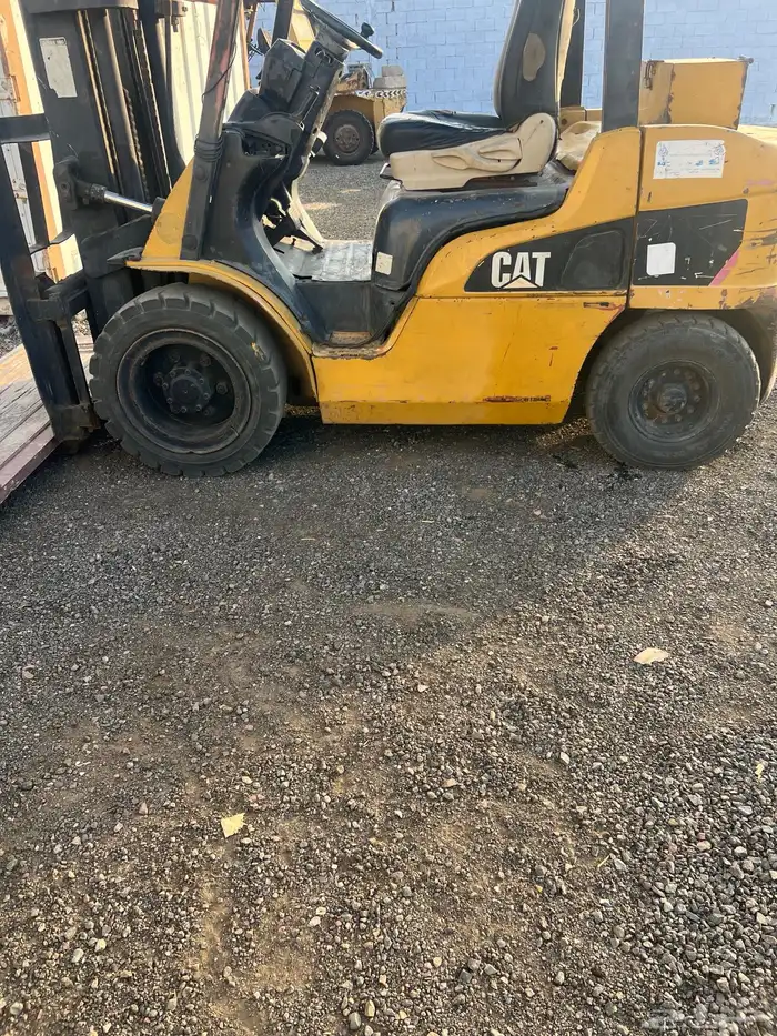 البيع رافعه كتربلر 3 طن ديزل 2009 بطاقه جمرك 1