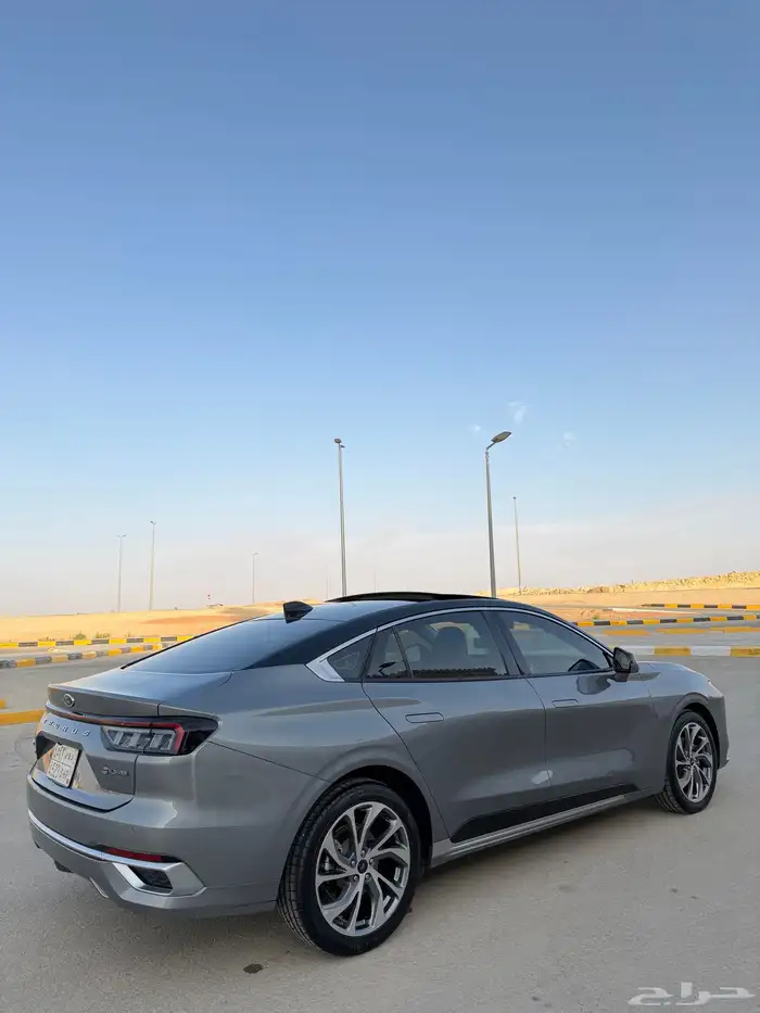 فورد تورس 2024 فل كامل تيتانيوم 18