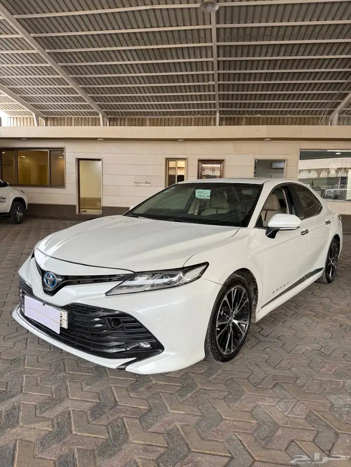 تويوتا كامري GLE هايبرد موديل 2019 3