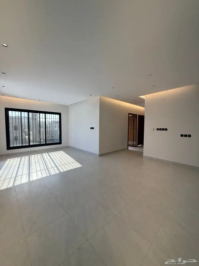 للبيع ارواف علويه وشقق ارضيه ببايكة سيارة ف احد رفيده 42