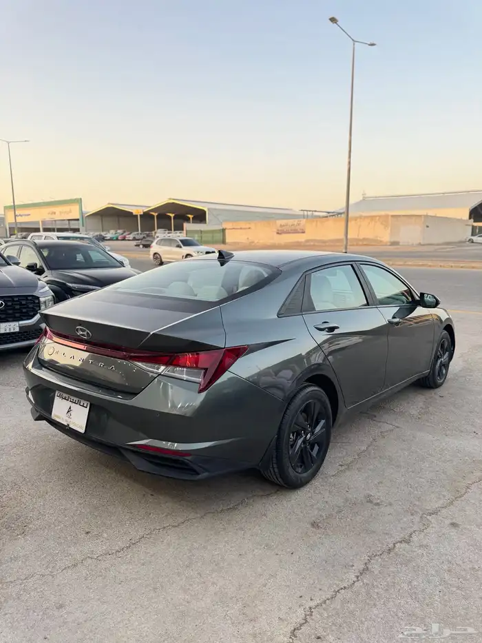 للبيع هيونداي النترا 2023 - سمارت- بحالة الوكاله 3