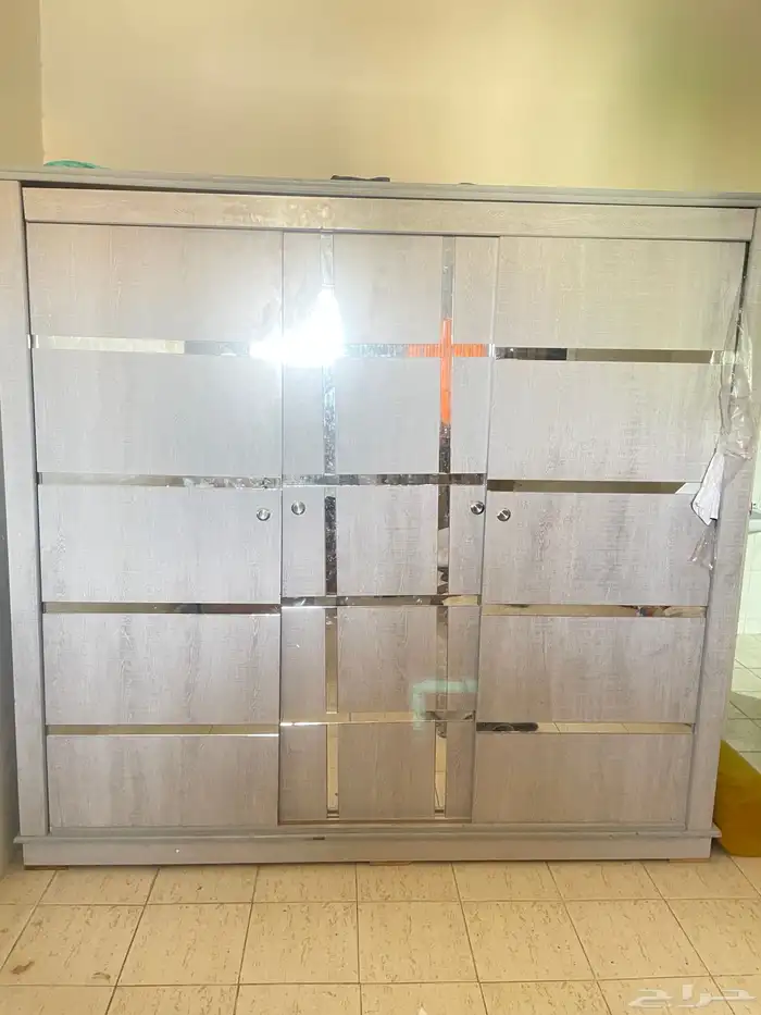 دولاب وبوتجاز وكنب طربيظة شاشه سرير فردي مع المرتبه ومرتبه 1