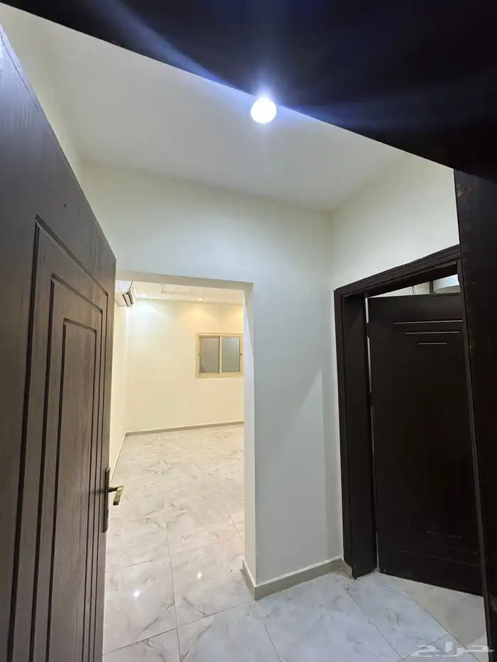 شقة للبيع 5 غرف مدخلين بطحا قريش خلف وطني 4