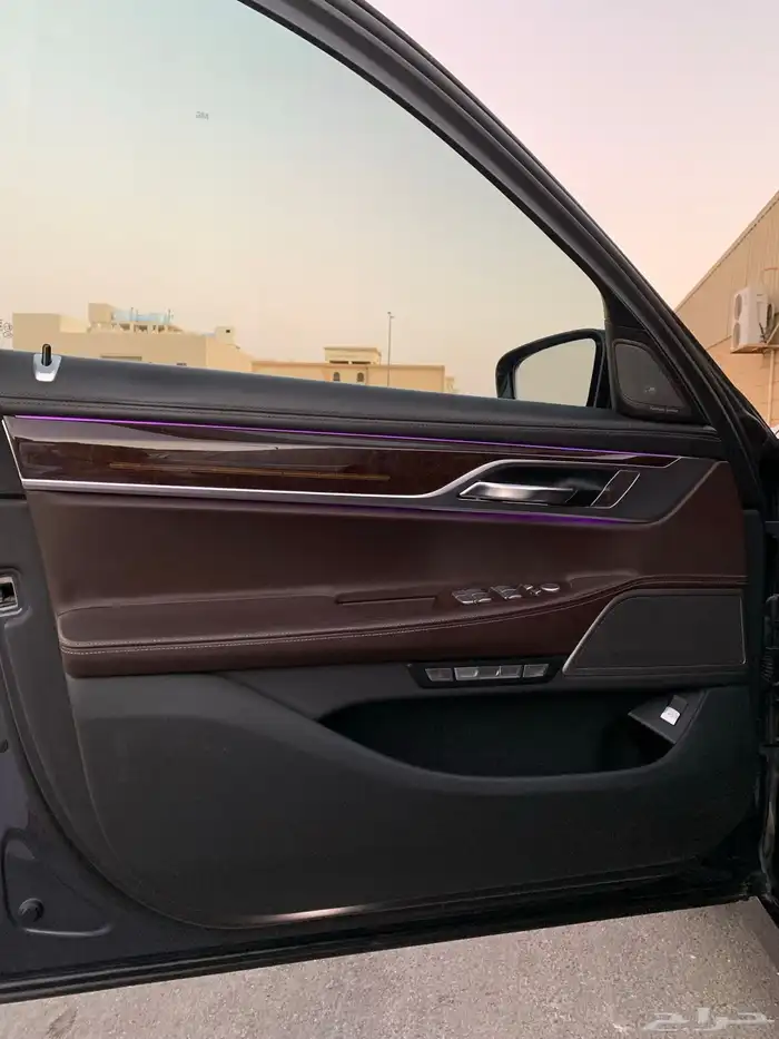 بي ام 740Li 2016 25