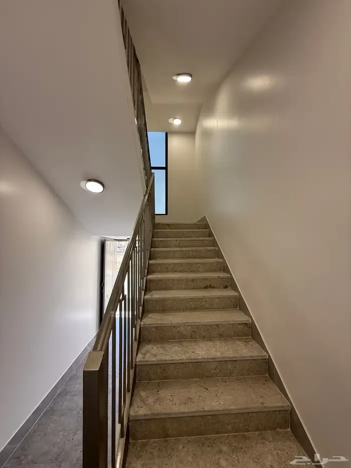 للبيع ارواف علويه وشقق ارضيه ببايكة سيارة ف احد رفيده 20