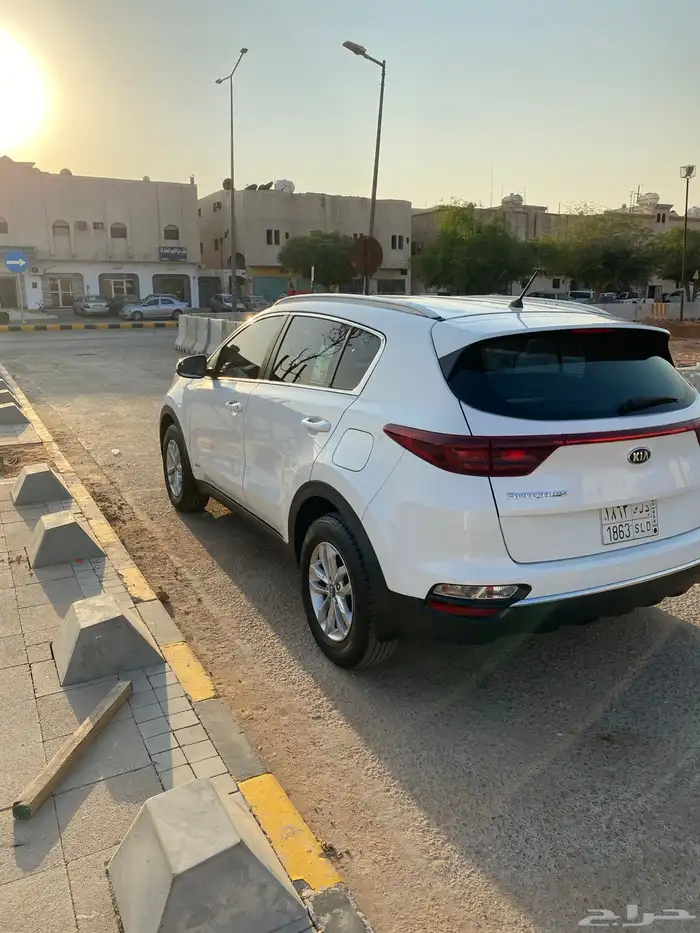 للبيع سيارة كيا 9