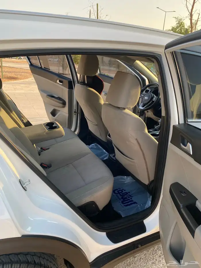 للبيع سيارة كيا 3