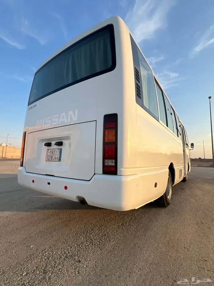 باص 30 راكب نيسان 2008 مخزن 19