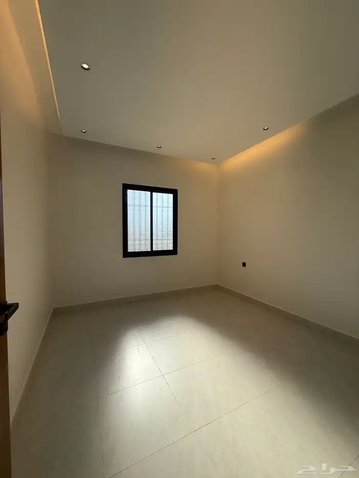 للبيع ارواف علويه وشقق ارضيه ببايكة سيارة ف احد رفيده 32