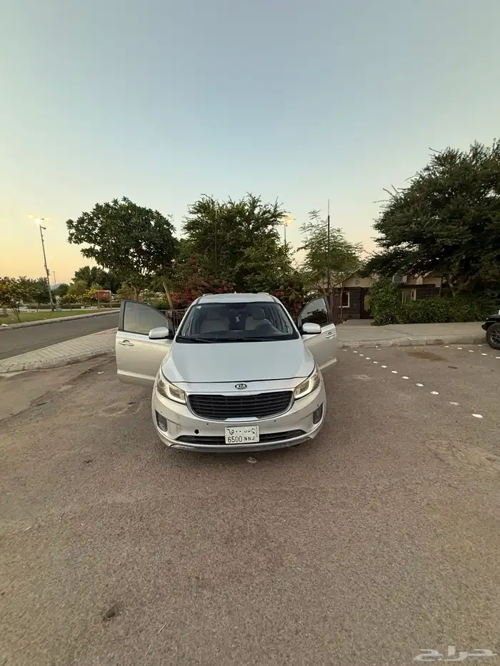 كيا كرنفال عائلي للبيع 12