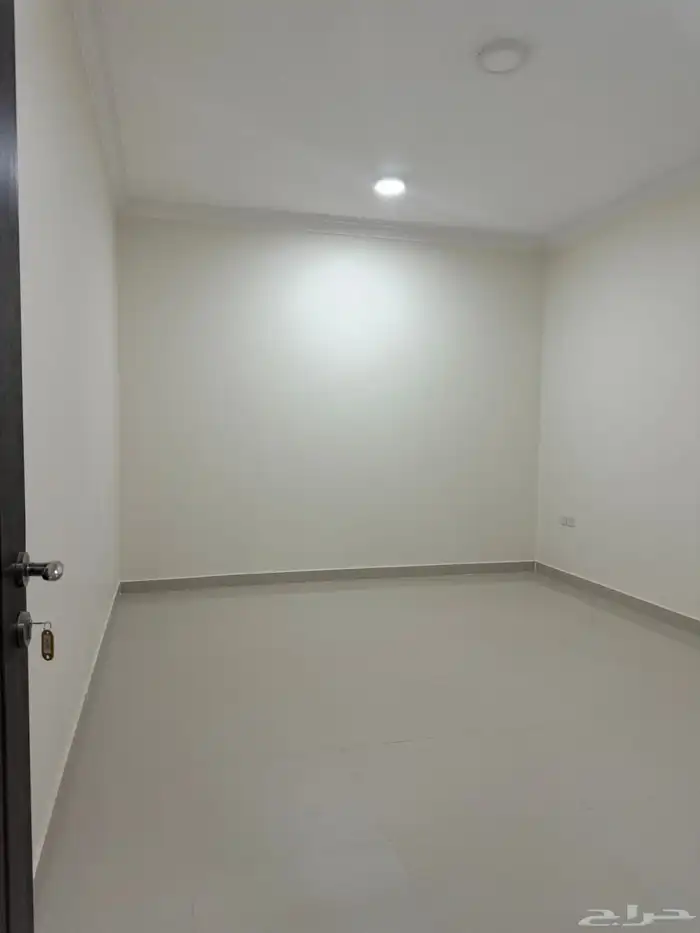 دور اول للايجار خمس غرف نوم ماستر وصاله 9