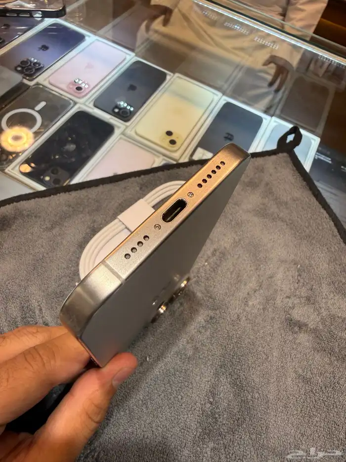 آيفون 15 برو ماكس 256 قيقاء نضيف جدا  ولا حكة وكالة 6