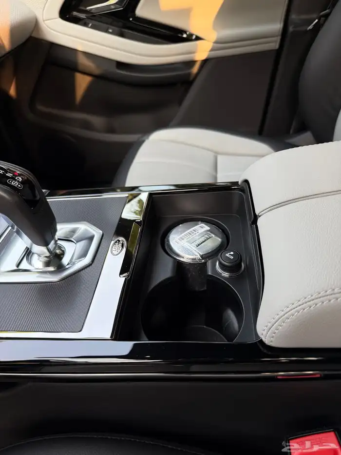 لاند روفر ايفوك ممشى 800 كيلو R-Dynamic 2023 16