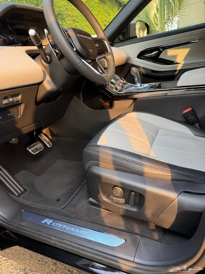 لاند روفر ايفوك ممشى 800 كيلو R-Dynamic 2023 12