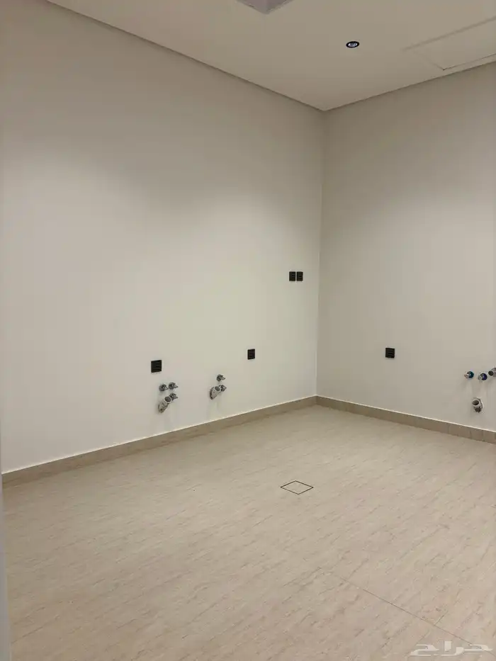 استثمر في عنوانك القادم موقع استثنائي وسعر مناسب بحي الروضة 3