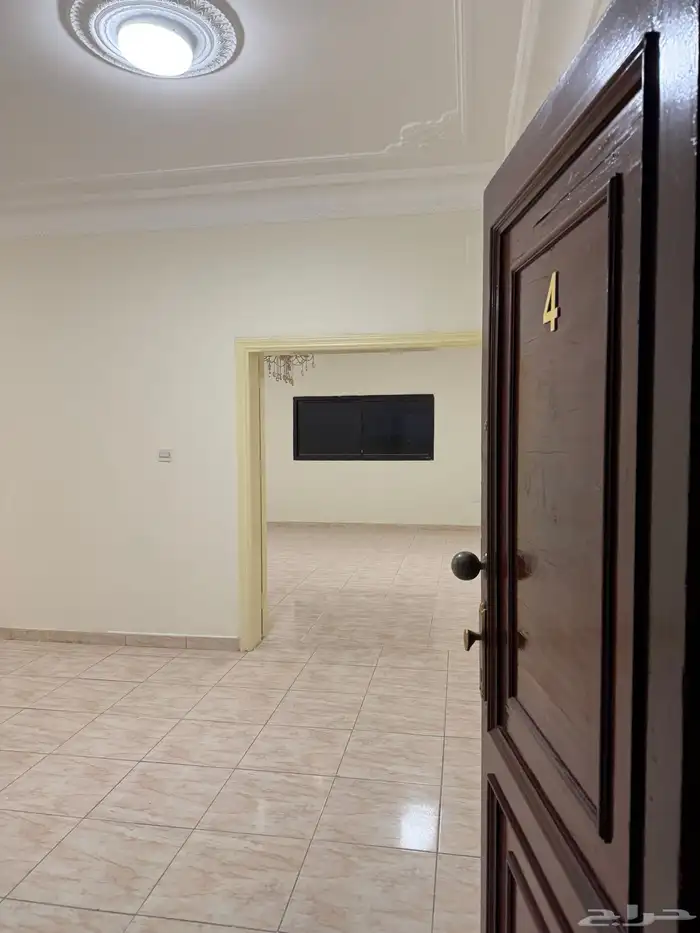 شقه عوائل للإيجار جده حي الجامعه 24