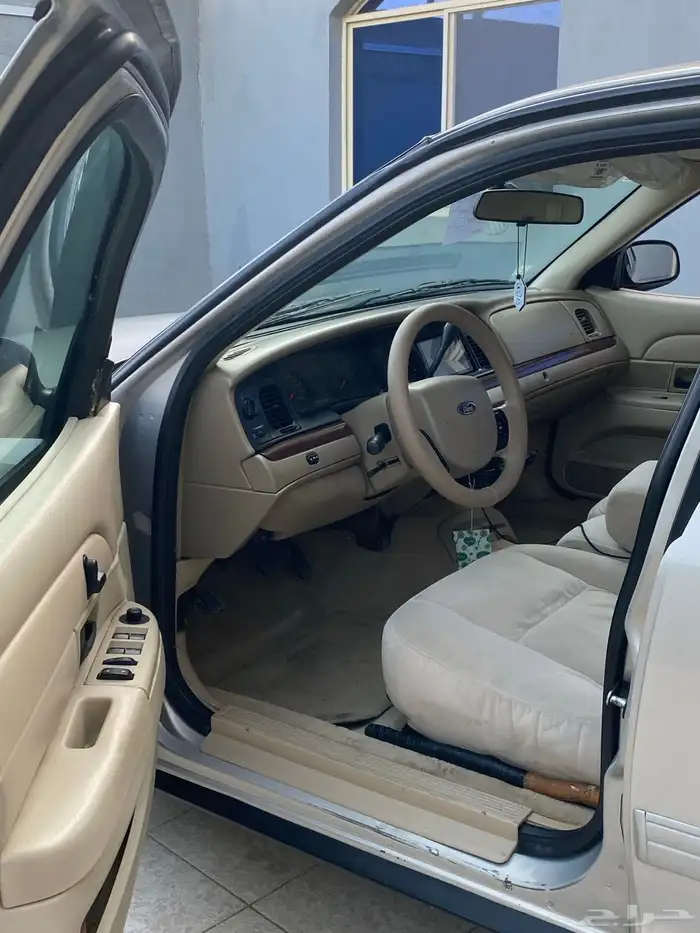 فورد كراون فكتوريا 2011 نظيف مشروط 8