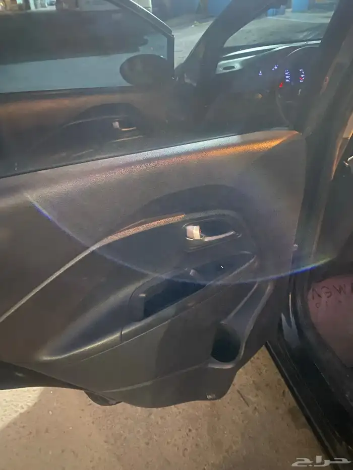 كيا ريو هاتشباك 8