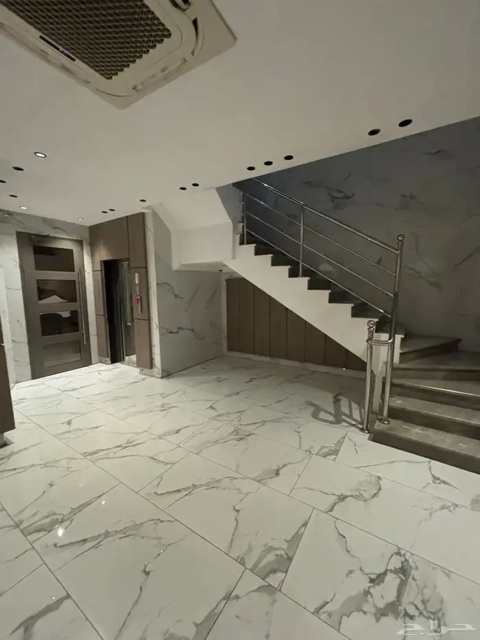 شقة 5 غرف فاخرة للإيجار بحي الربوة 12