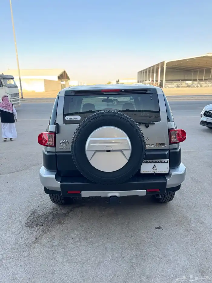 للبيع تويوتا اف جي 2010 - مخزن عداد 40 الف فقط 5