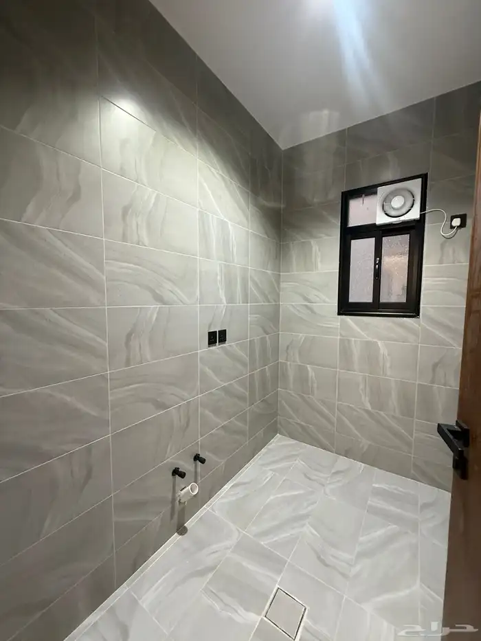 للبيع ارواف علويه وشقق ارضيه ببايكة سيارة ف احد رفيده 13