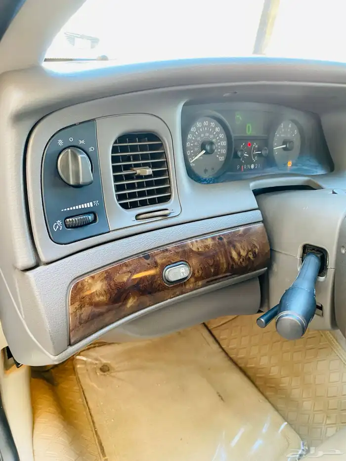 فورد جراند ماركيز 2011 16