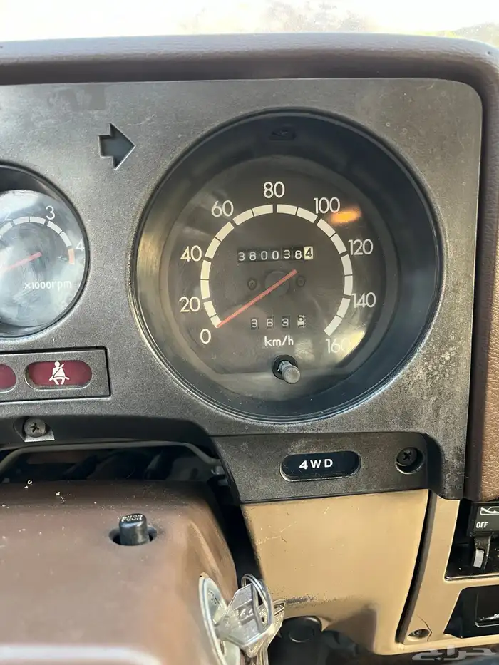 لاندكروزر صالون 1984 شبة مخزن 20