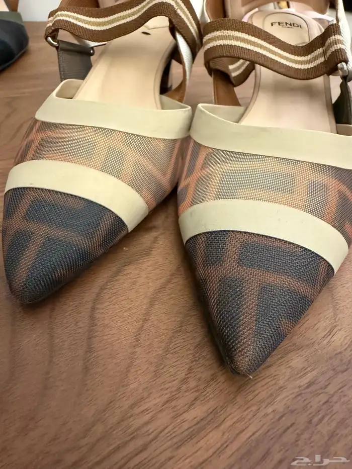 مجموعه من الصنادل والاحذيه من براندات عالميه جديد ومستخدم 29