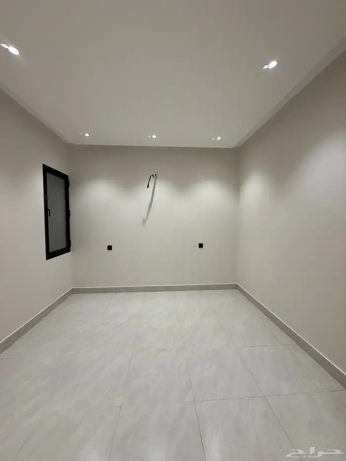 للبيع ارواف علويه وشقق ارضيه ببايكة سيارة ف احد رفيده 7